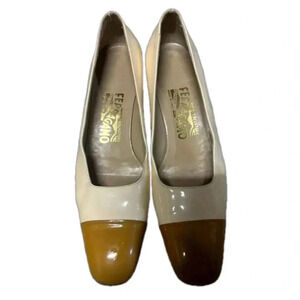 Salvatore Ferragamo pumps beige and tan
